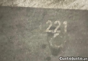Estacionamento fechado e no coberto