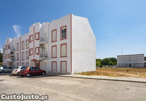 Apartamento T2, Rés-do-chão, com varanda e arrecadação em Pegões
