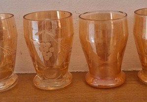 Conjunto de quatro copos de licor em vidro cebola