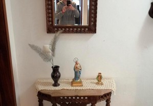 Mesa e espelho
