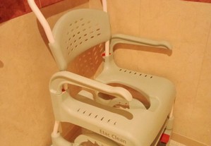 Cadeira de duche e sanitária - geriatria. Impecável