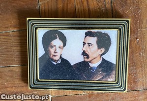 quadro antigo com 2 figuras