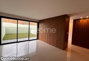 Moradia T3 Em Condominio Privado , Centro De...