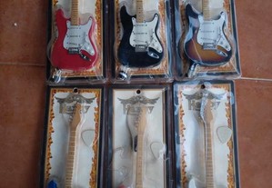 Miniatura Replica Guitarra Strato Escala de 1:4 em madeira Made em Brasil