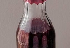 Garrafa (licoreiro) em cristal roxo e incolor