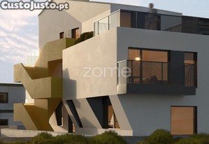 T2+1 Duplex Com Terraço E Mezanino | Fonte Da...