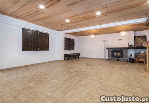 Apartamento T3 + 74m2 de área extra em Agualva-Cacém