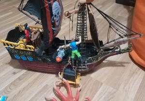 Barco de piratas como novo