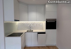 Apartamento T1 Com Pátio Próximo Ao Metro Da...