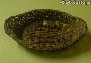 Pequeno cesto artesanal