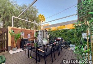 Apartamento T2 com Terrao, Suite e Piscina em Condomnio Privado   Remodelado com Elegncia