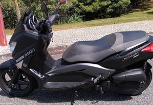 Yamaha Xmax 125 Momo Design