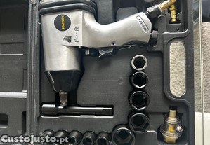 Chave / Pistola de impacto pneumtica com 10 chaves de caixa.