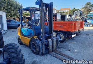 Empilhador Komatsu FD30T