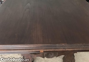 Mesa de madeira macia