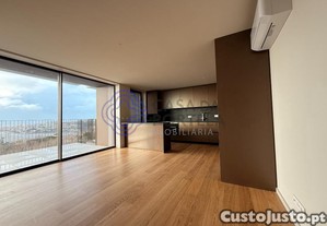 T4duplex, 3 casas de banho, suite, varanda, ar condicionado, cozinha mobiliada,piso 10 edif 12A