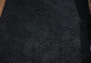 Carpete preta como nova.medidas ; 2m/ 1,65m.