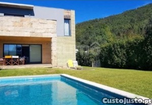 Moradia Isolada V4 com Piscina