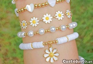 Pulseiras e colares
