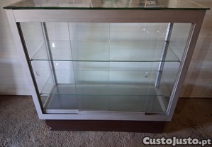 Balco de vidro com iluminao