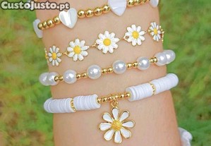Pulseira e colares