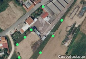 Armazm industrial com moradia de apoio