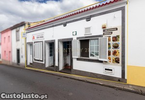 Espao Comercial   Oportunidade de investimento num espao comercial e habitacional