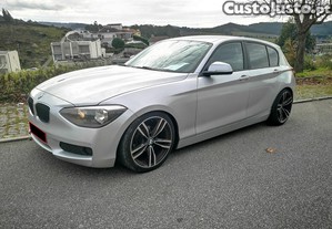 BMW 116 D EDYNAMICS - GPS - 5 Portas - JANTES 18" - C/ GARANTIA