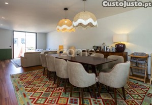 Moradia De Design Contemporâneo, Com Detalhes...
