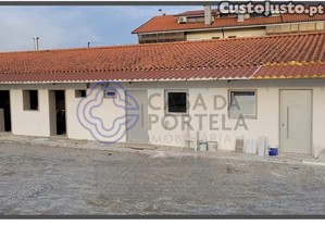 Moradia para renovar, (já foram iniciadas obras de renovação).