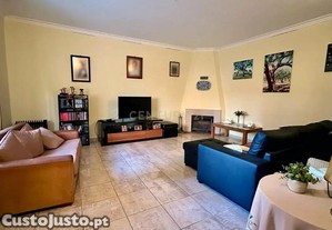 Moradia T4 com lareira, cave e terrao   conforto e localizao excecional!