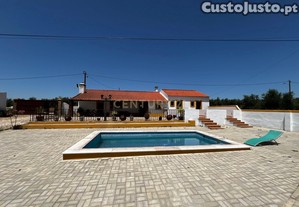 Monte Alentejano em lote de 40 000m2 com benfeitorias para 9 unidades T1 de Alojamento, Piscina, Miradouro vista Alqueva, Olival