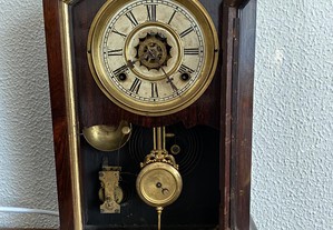Relógio antigo de parede