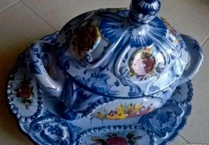 Linda terrina em loiça de Alcobaça decoração azul com flores pintada à mão da antiga Fábrica Vestal