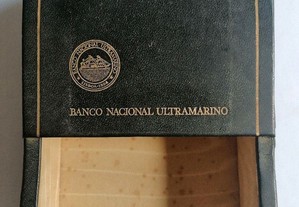 Porta papéis de secretária do antigo Banco Nacional Ultramarino