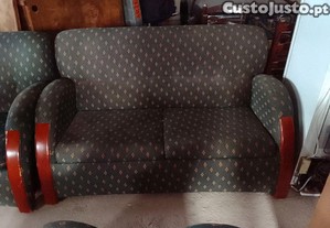 Trs sofs em bom estado,em pano, no estado em que se encontram.