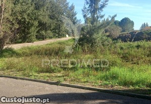 Lote de moradia geminada.