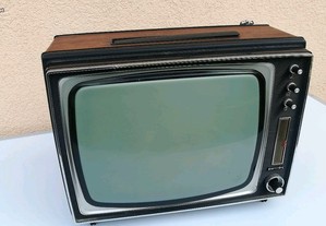 Televisão antiga muito nova