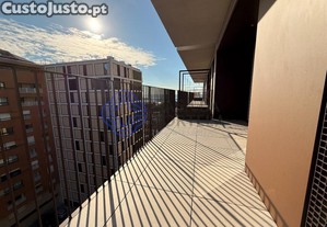 T3, 2casas de banho, suite, varanda, ar condicionado, cozinha mobiliada,piso 8- bloco 12B