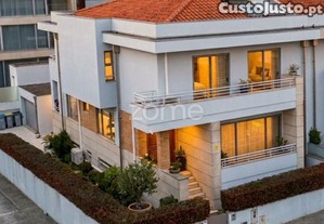 Moradia Premium De Gaveto Com Jardim, 3 Frentes...