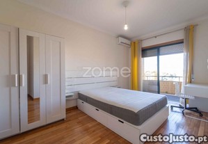 Apartamento T4 Com Garagem Fechada Em São Vitor...