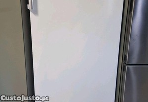 Arca Vertical BECKEN BUF4869 (No Frost - 143.4 cm - 155 L - Branco)