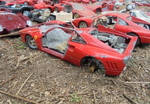 1 18 miniaturas-peças Ferrari GTO de 1984