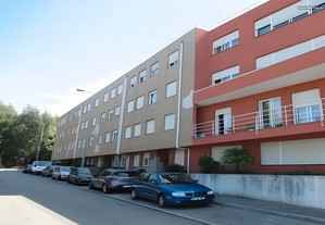 Apartamento T2 com 2 c. banho lugar de garagem em Serzedo