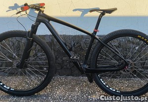 Bicicleta BTT carbono usada