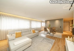 Apartamento T3 Renovado, Em Vila De Prado, Vila...