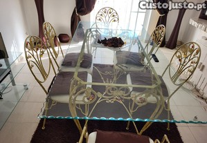 Mesa de vidro com 6 cadeiras