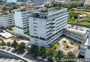 Apartamento T2 Com Varanda E Lugar De Garagem -...