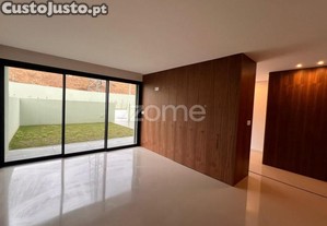 Moradia T3 Em Condominio Privado , Centro De...