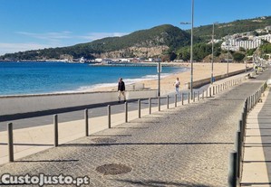 Prdio no Centro de Sesimbra   A 2 Minutos da Praia do Ouro